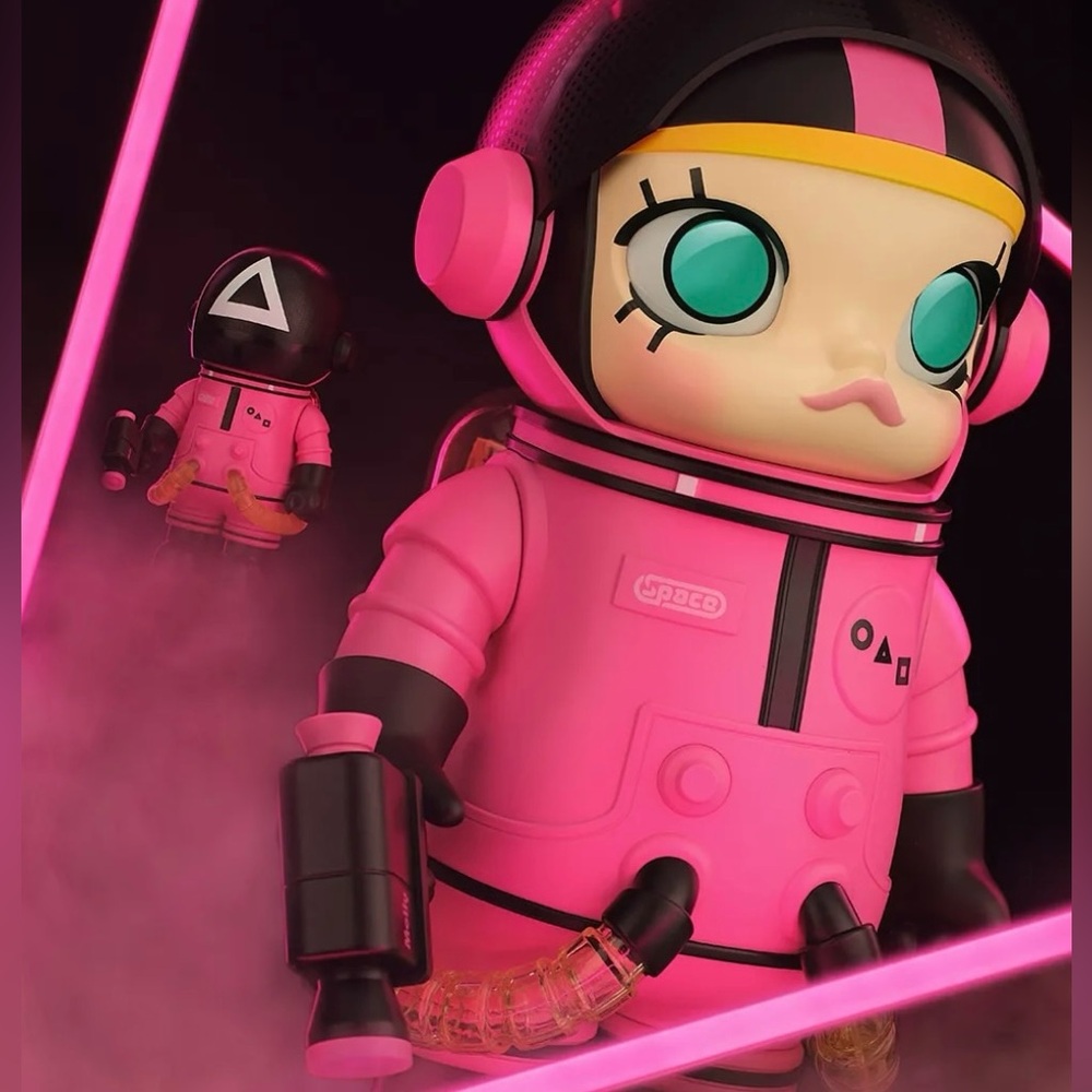 MEGA SPACE MOLLY 400% + 100% MASKED SOLDIER SQUID GAME LIMITED EDITION